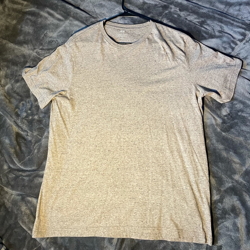 🆕H&M | Gray Crew Neck Regular Fit t-shirt